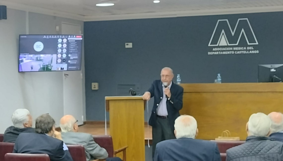 Debate sobre el riesgo legal de la praxis médica en la Asociación Médica class=