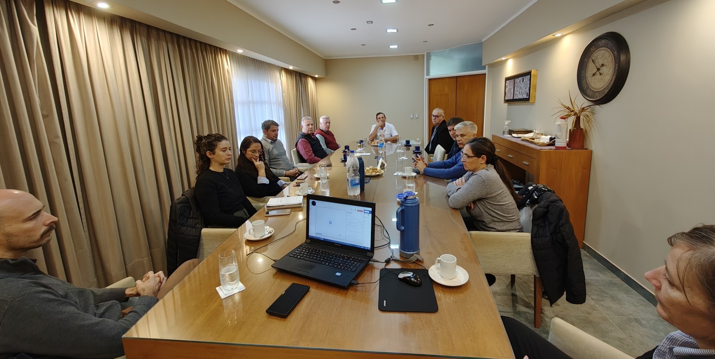 La AMDC y el Centro Comercial analizaron la problemática de los certificados presuntamente apócrifos class=